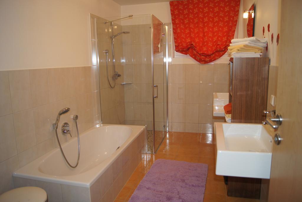 Appartement Felix Kaprun Bagian luar foto